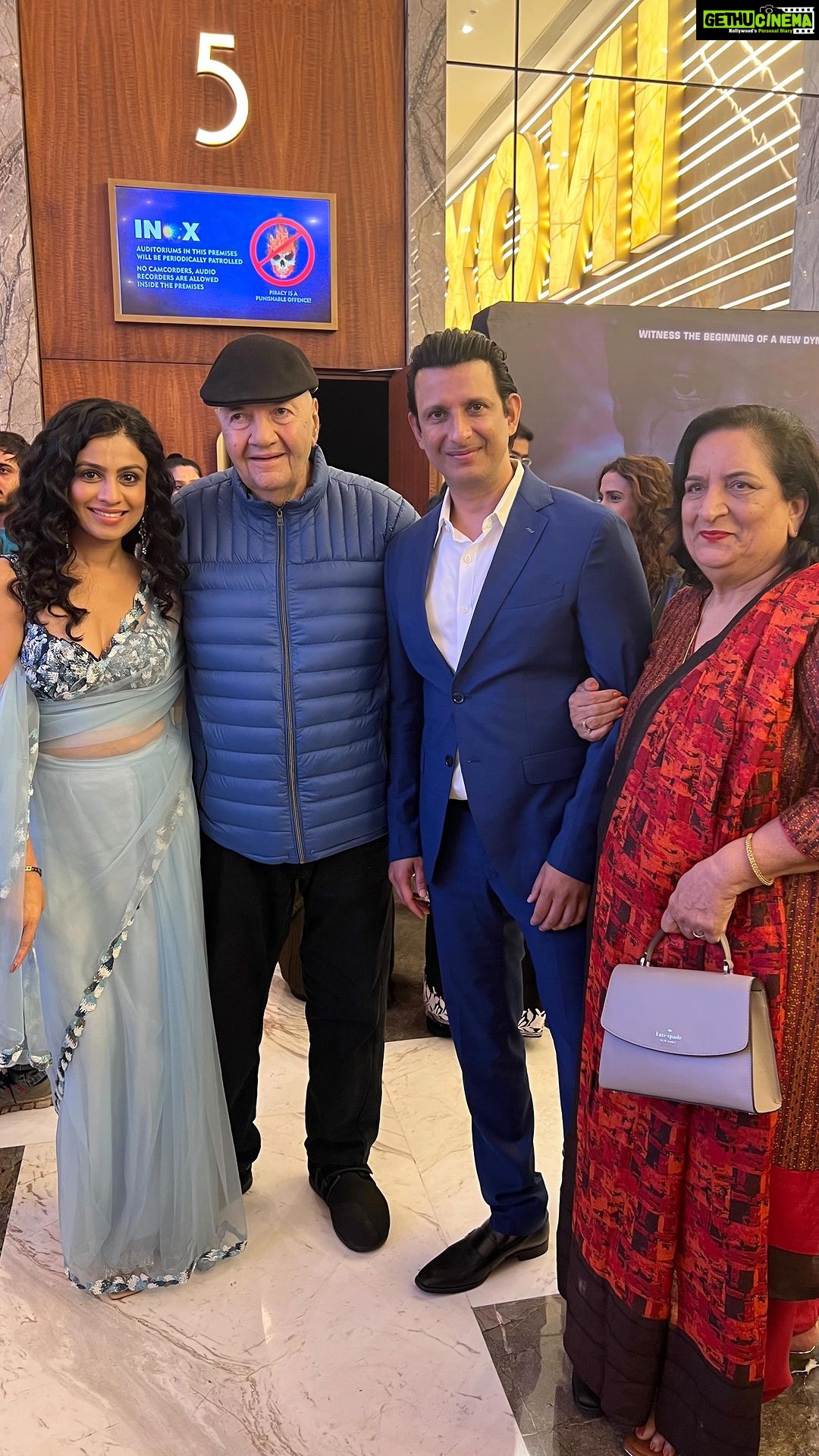 Manasi Parekh Instagram - @congratulations_movie premier night ♥️💫 @sharmanjoshi @rohitboseroy @manasijoshiroy @esharkansara @viral2886 @hardiksangani @siddharthpmalhotra @pujajoshi_official @treballproduction