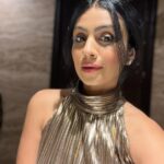 Manasi Parekh Instagram - I can finally do my own hair and make up decently after all these years! Some actors are very good in doing their own makeup and some like me just never make the effort to learn and leave it to the professionals. But I have picked up tips and tricks from different make up artists over the years and try to do my own HMU sometimes. It’s fun and makes me want to experiment more 😍 Dubai UAE