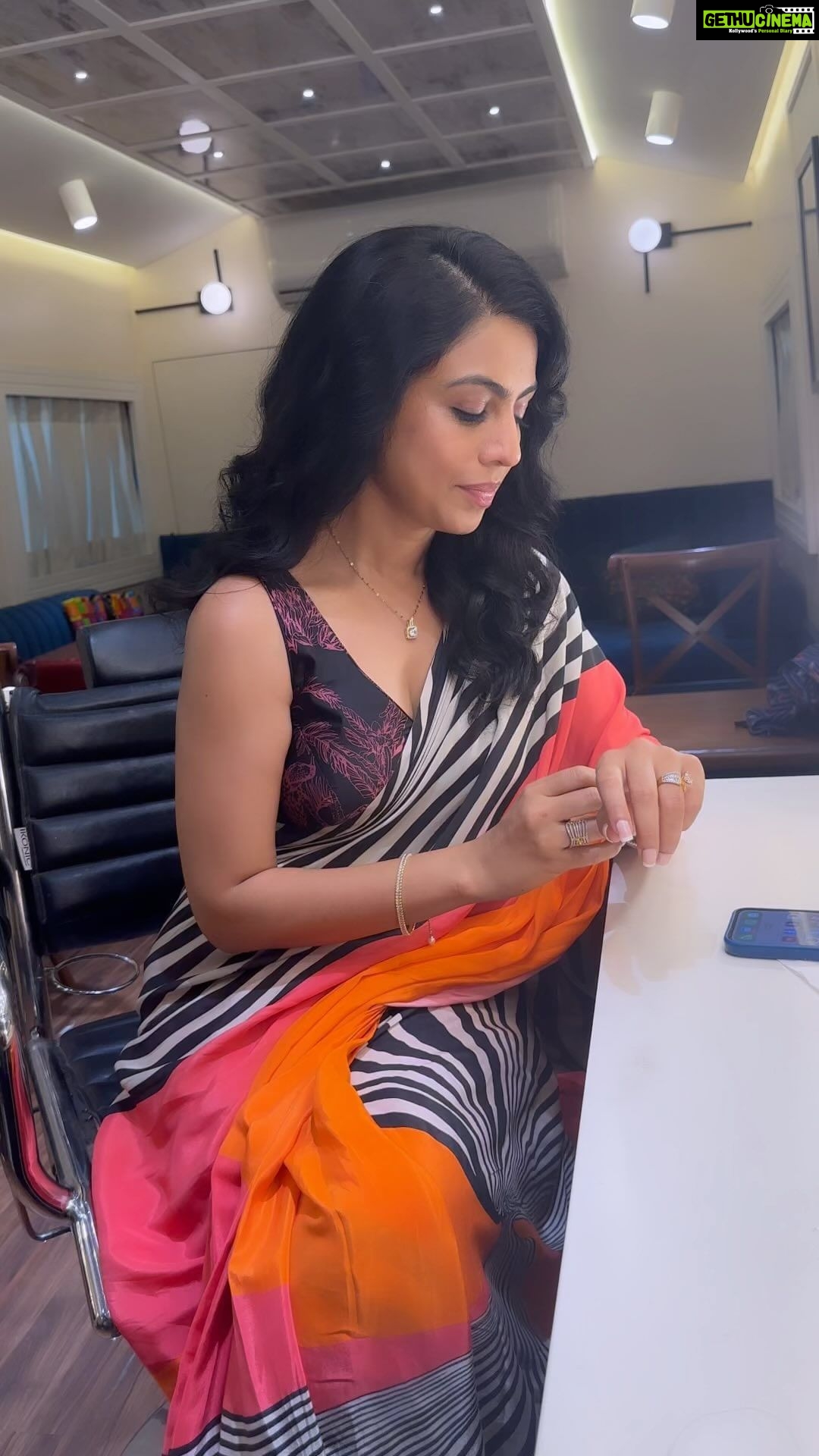 Manasi Parekh Instagram - Always in my element on shoot 🎬 Thanks @krutika00 for capturing it ♥️ #onshoot #singing