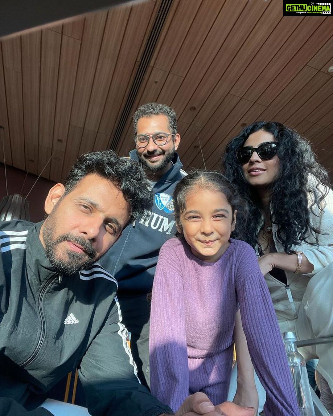 Manasi Parekh Instagram - Here we go ✈️✈️ #dubai #abudhabi #qatar #redcarpet #kutchexpress Mumbai International Airprot