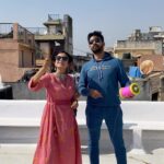 Manasi Parekh Instagram - @manasi_parekh and @virafpp celebrate uttarayan in pol! Go watch their film @kutchexpress.gujaratifilm if you haven’t watched it yet! . #kutchexpress #manasiparekh #uttarayan #uttarayan2023 #kiteflying #kitefestival #kitefest #ahmedabad #polsofamdavad #amdavad #amdavadi #deecee #deeceepaps