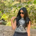 Manasi Parekh Instagram - Glares or no glares? Secret: I don’t trust people who wear glares in their DP. You?