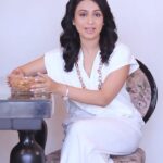 Manasi Parekh Instagram - Looking for a quick and healthy snacking option for your kids? Go on and give a handful of almonds a try! #ad #almonds #paidpartnership #collaboration #healthyfamily