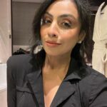 Manasi Parekh Instagram - I can finally do my own hair and make up decently after all these years! Some actors are very good in doing their own makeup and some like me just never make the effort to learn and leave it to the professionals. But I have picked up tips and tricks from different make up artists over the years and try to do my own HMU sometimes. It’s fun and makes me want to experiment more 😍 Dubai UAE