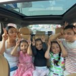 Manasi Parekh Instagram - So excited to see one of the most iconic musicals in the world, “Sound of Music” nmacc with our baccha party Nirvi, Mishka and Myrah😍😍 We had to sing this song on the way 🚘🚘 #DoReMi #Soundofmusic #NMACC #singers