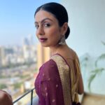 Manasi Parekh Instagram – I am sorry but all the greatest fashion trends can lay low when the sari walks in with its flair and beauty🤷🏻‍♀️ 
1st pic : A classic Nalli’s sari
2nd pic : Sari by @neervabk 
Jewellery : @culture_signature_jalpathakkar 
Styling : @styleitwithniki