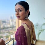 Manasi Parekh Instagram - I am sorry but all the greatest fashion trends can lay low when the sari walks in with its flair and beauty🤷🏻‍♀️ 1st pic : A classic Nalli’s sari 2nd pic : Sari by @neervabk Jewellery : @culture_signature_jalpathakkar Styling : @styleitwithniki