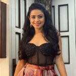 Manasi Parekh Instagram - I personally love the last pic.. you? Was fun performing at the Rotary Club Fundraiser at Nehru centra last night 😍 . . . . Outfit by: @dvfashionstudios Accessories by: @bhawanibangles Style by: @styleitwithniki Assisted by: @ishhuu_26 Nehru Centre , Worli