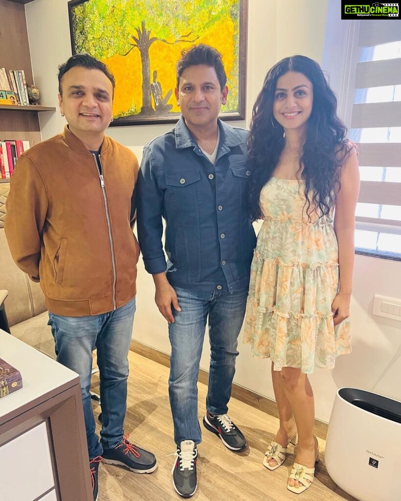 Manasi Parekh Instagram - What a beautiful afternoon it was talking to @manojmuntashir ji! A gifted artist and a poet with a heart of gold @parthivgohil9