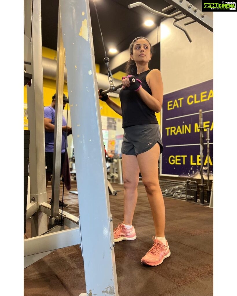 Manasi Parekh Instagram - Not waiting for the #newyear to set my fitness goals 🏋🏽‍♀️ 💫 . . . . . . . . . . . . #gym #fitness #gymmotivation #health #toned Mumbai, Maharashtra