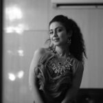 Manasi Parekh Instagram - I love chilling in my vanity van before performances or shoots.. I feel it’s like a lab where lots of people experiment on hair, makeup, clothes, lines, songs to create shining magic which is finally shown to an audience 💫💫 #actor #singer #behindthescenes