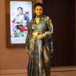 Manasi Parekh Instagram - I am sorry but all the greatest fashion trends can lay low when the sari walks in with its flair and beauty🤷🏻‍♀️ 1st pic : A classic Nalli’s sari 2nd pic : Sari by @neervabk Jewellery : @culture_signature_jalpathakkar Styling : @styleitwithniki