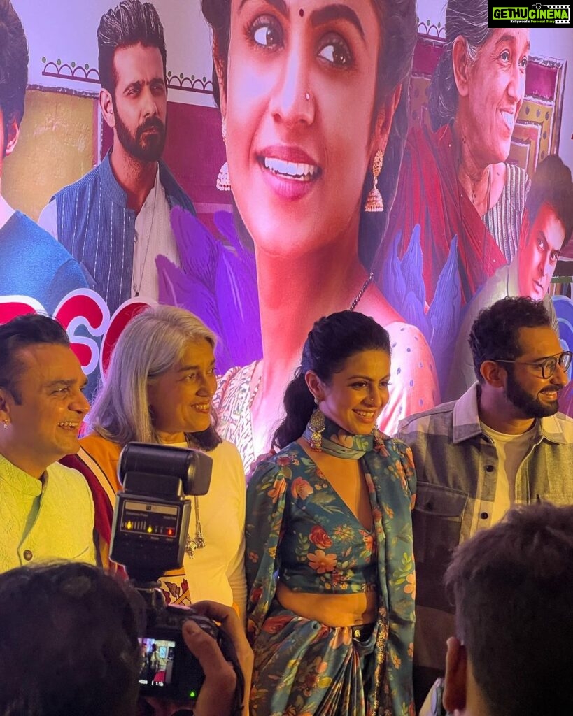 Manasi Parekh Instagram - Thanks so much for the tremendous response to the trailer of @kutchexpress.gujaratifilm!! I have tried to repost and comment on as many messages as possible!! Cannot wait for the film to release on 6th Jan,2023! @parthivgohil9 #ratnapathakshah @viral2886 📸 : @parvathy_naveen Sari : @neervabk Jewellery : @culture_signature_jalpathakkar Styling : @styleitwithniki HMU : @stylistsony PVR ICON, Infinity Mall, Andheri West, Mumbai