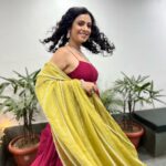 Manasi Parekh Instagram - Wah kya shaadi thi!!! #sidkiesha bless you two forever ♥️♥️♥️ @esharkansara @musicwaala @parthivgohil9 @styleitwithniki @malhar028 @aparshakti_khurana @viraj_ghelani @monal_gajjar @kapoorhimani @kinjalrajpriya @bhaumikshah94 @parthmusic Outfit : @maroonbytaruna Jewellery : @jewels.byneha Styled by : @styleitwithniki HMU : @snehaacharyasalon