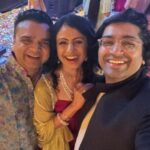 Manasi Parekh Instagram - Wah kya shaadi thi!!! #sidkiesha bless you two forever ♥️♥️♥️ @esharkansara @musicwaala @parthivgohil9 @styleitwithniki @malhar028 @aparshakti_khurana @viraj_ghelani @monal_gajjar @kapoorhimani @kinjalrajpriya @bhaumikshah94 @parthmusic Outfit : @maroonbytaruna Jewellery : @jewels.byneha Styled by : @styleitwithniki HMU : @snehaacharyasalon
