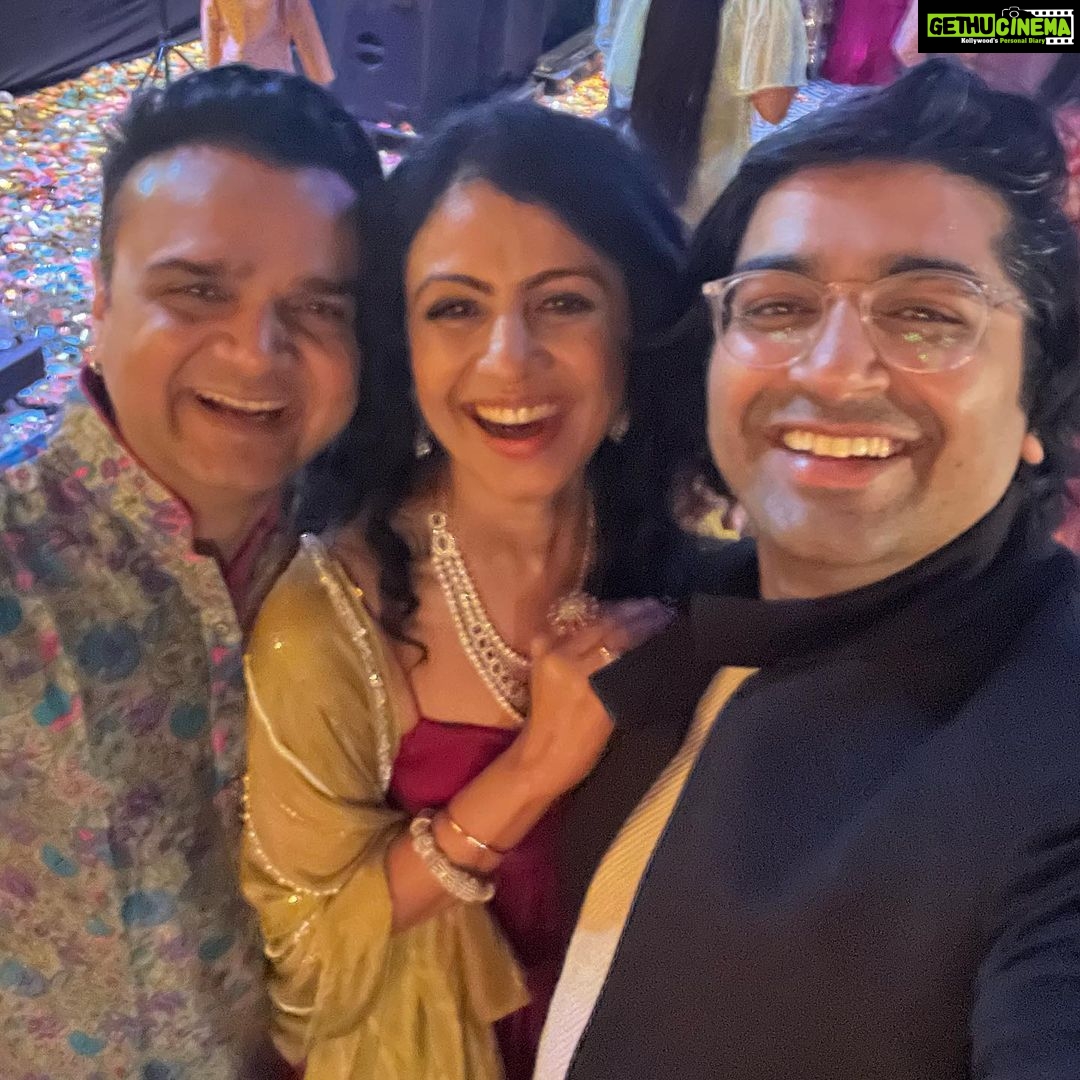Manasi Parekh Instagram - Wah kya shaadi thi!!! #sidkiesha bless you two forever ♥️♥️♥️ @esharkansara @musicwaala @parthivgohil9 @styleitwithniki @malhar028 @aparshakti_khurana @viraj_ghelani @monal_gajjar @kapoorhimani @kinjalrajpriya @bhaumikshah94 @parthmusic Outfit : @maroonbytaruna Jewellery : @jewels.byneha Styled by : @styleitwithniki HMU : @snehaacharyasalon