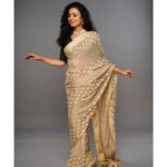 Manasi Parekh Instagram – A classic sari can never go wrong,can it? 
Outfit : @neervabk 
Jewellery : @studiodieleganzaa 
Styling : @styleitwithniki
HMU : @makeupbyjanak 
📸 : @photonkar