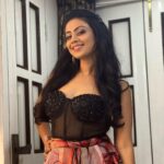 Manasi Parekh Instagram - I personally love the last pic.. you? Was fun performing at the Rotary Club Fundraiser at Nehru centra last night 😍 . . . . Outfit by: @dvfashionstudios Accessories by: @bhawanibangles Style by: @styleitwithniki Assisted by: @ishhuu_26 Nehru Centre , Worli