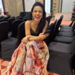 Manasi Parekh Instagram - I personally love the last pic.. you? Was fun performing at the Rotary Club Fundraiser at Nehru centra last night 😍 . . . . Outfit by: @dvfashionstudios Accessories by: @bhawanibangles Style by: @styleitwithniki Assisted by: @ishhuu_26 Nehru Centre , Worli