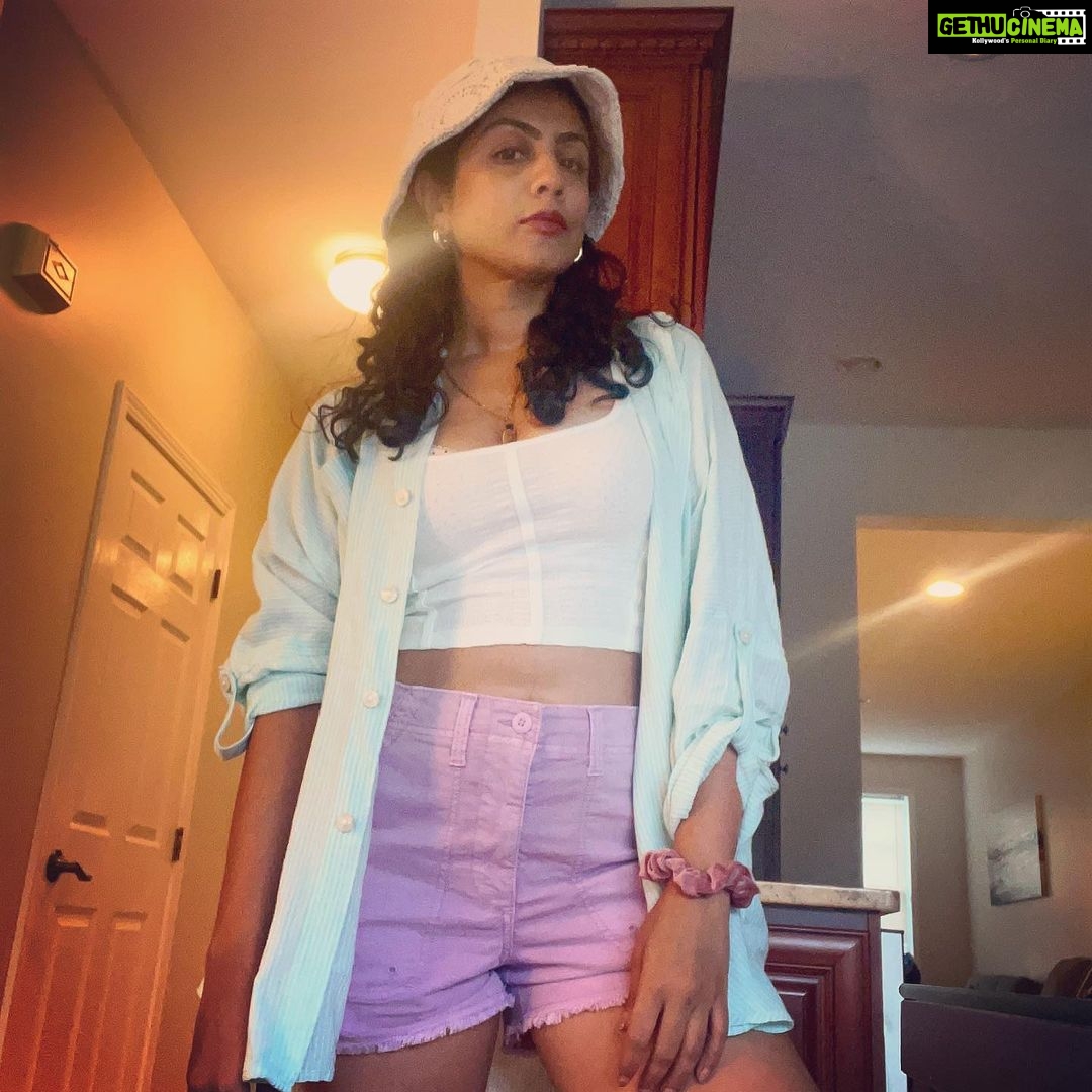 Manasi Parekh Instagram - Trying a 👒 this summer.. does it work? New York, New York