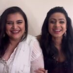 Manasi Parekh Instagram - This is what happens when you meet in green rooms haina @iyashitaasharma ?? So much fun ♥️ #pasoori #singingreels