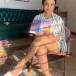 Manasi Parekh Instagram - I used to be a book worm before scrolling took over half the brain