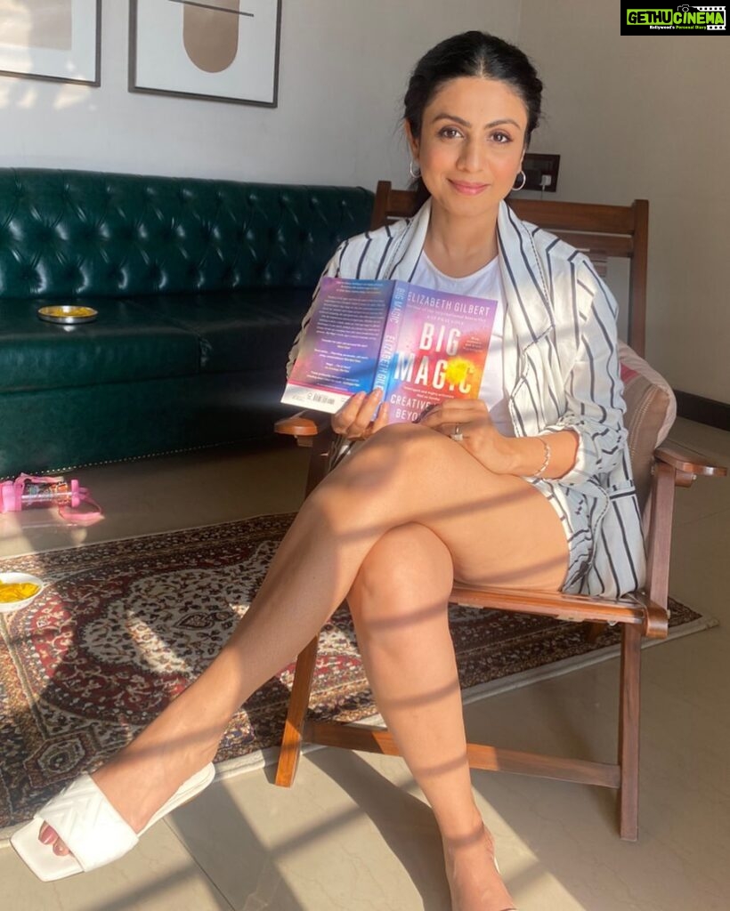 Manasi Parekh Instagram - I used to be a book worm before scrolling took over half the brain
