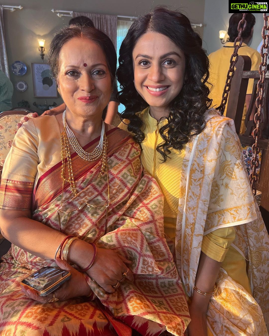 Manasi Parekh Instagram - Shooting an ad today with veteran @shivpurihimani and gorgeous @onimakashyap. I did a tv show with @shivpurihimani on Star one years ago. Can you guess the name? Mumbai - मुंबई