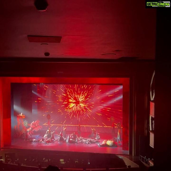 Manasi Parekh Instagram - What a weekend we had @nmacc.india! Almost waited for some pap to scream “Jhendaya” 😂😂 Mumbai becomes more happening with this incredible performance space by the Ambanis ♥️♥️♥️ Nita Mukesh Ambani Cultural Centre