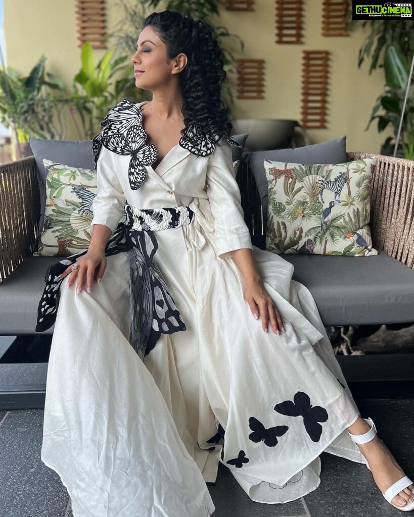 Manasi Parekh Instagram - Last day of filming today! What a journey every new project brings and with it new people and experiences! Grateful for all that life has to offer ♥️ Also feeling like a queen in my @mohammed.mazhar.official outfit gifted by @ajitaitaliya! Thanks for making me feel like I was living in paradise @jagdishitaliya @yugitaliya and Karya! Paradise