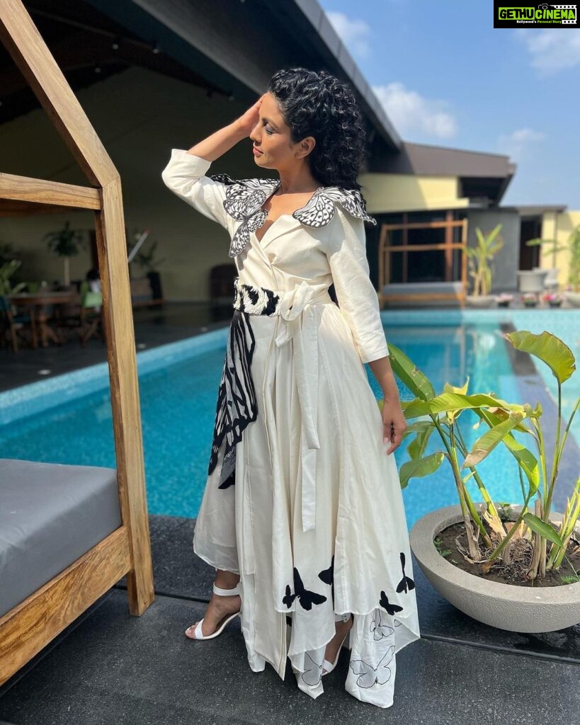 Manasi Parekh Instagram - Last day of filming today! What a journey every new project brings and with it new people and experiences! Grateful for all that life has to offer ♥️ Also feeling like a queen in my @mohammed.mazhar.official outfit gifted by @ajitaitaliya! Thanks for making me feel like I was living in paradise @jagdishitaliya @yugitaliya and Karya! Paradise