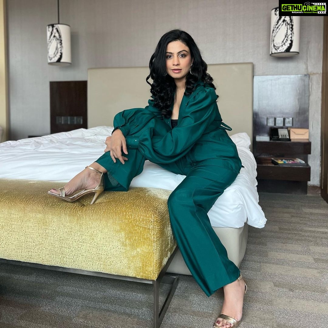 Manasi Parekh Instagram - Everybody wants to be noticed but I want a double take 😋😋 . . . . Outfit and styling : @parisasbysajni HMU : Aditi Grand Hyaat
