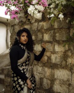 Mangli Instagram - beauty radiates from within.
Stylist : @styledbysumaiah
Outfit: @lakshmireddydesignerstudio
Accessories: @karnikajewelshyd
#mangli #manglisinger #pareshan