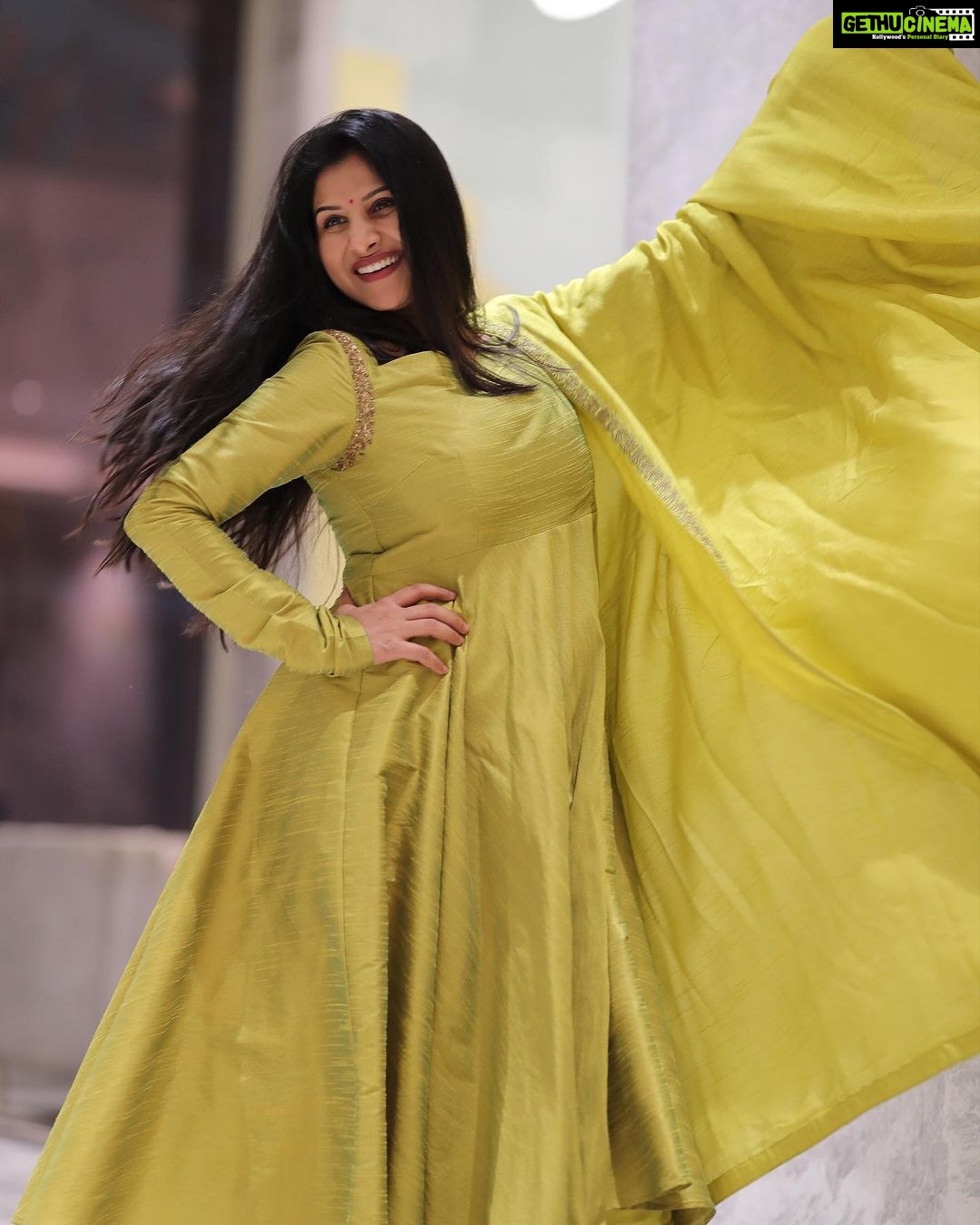 Mangli Instagram - Leaving a little sparkle! Out fit : @sthriofficial #mangli #manglisinger #indiangirls #traditionalwear #fashionista