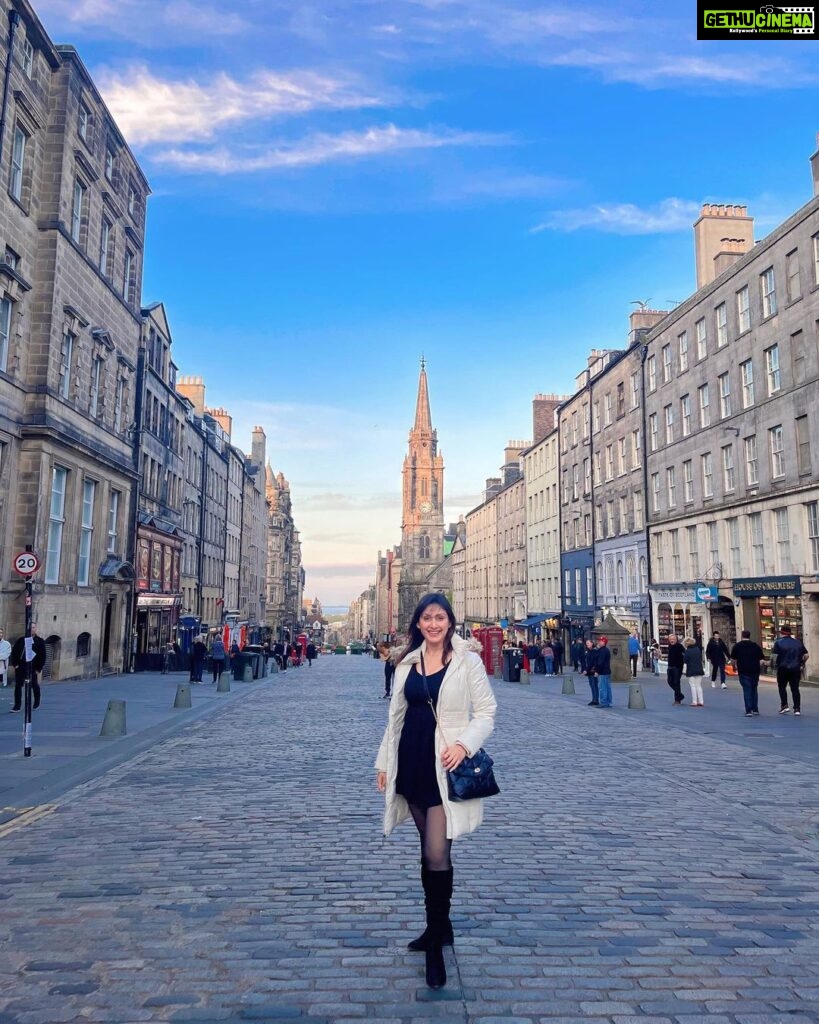 Manjari Fadnnis Instagram - #royalmile #edinburgh #edinburgholdtown #scotland Edinburgh Old Town--Royal Mile