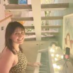 Manjari Fadnnis Instagram - Love this song …. Here’s my version of it… hope u all like it 😊 The original song is from the series Mismatched season 2 Music : Anurag Saikia @anuraag_psychaea Originally sung by: Rekha Bharadwaj ❤️😍 @rekha_bhardwaj Lyrics : Raj Shekhar @rajshekharis #aisekyun #cover #gazal #piano #pianocover #singer #music #musician #calming Madh Island,Mumbai