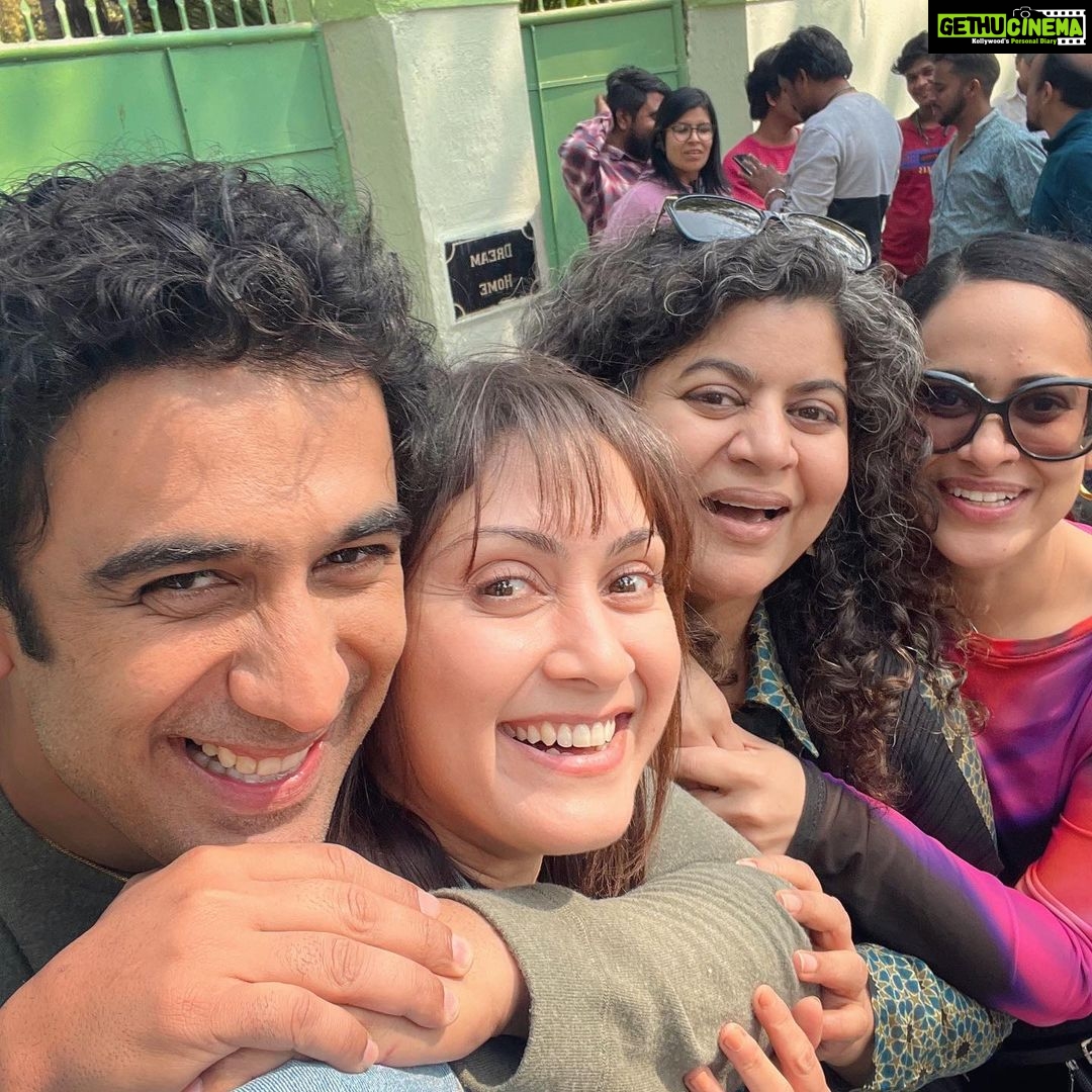 Manjari Fadnnis Instagram - & it’s a Wrap!!! Last day of shoot on Pune Highway…. Sooo love this team!!! ❤️❤️❤️❤️ Blessed 😇