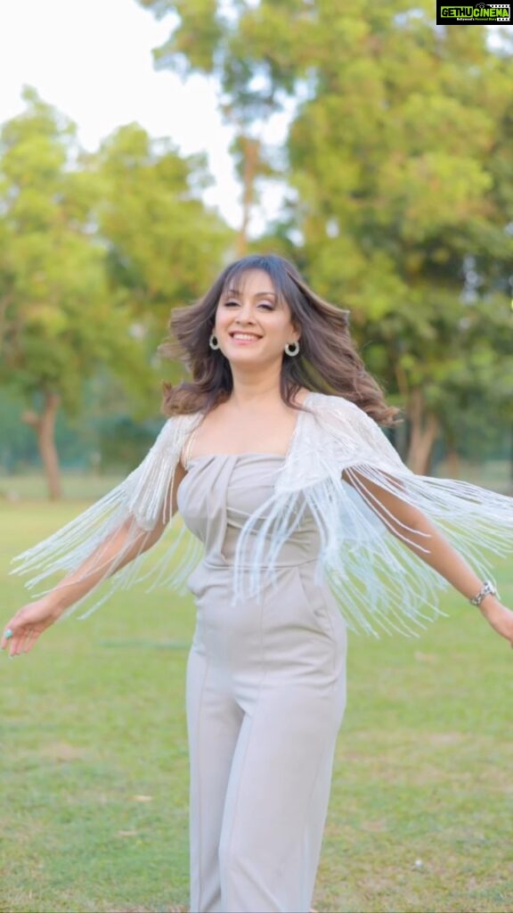 Manjari Fadnnis Instagram - Every silver lining has a touch of grey 🩶 Beaded Embellished Shrug & accessories by Sheetal Biyani @sheetal.creations Stylist: Kanchan Biyani Styled for judging the May Queen & Princess 2023 at RSI, Pune Photo courtesy: My lovely lil sister who is also a very talented photographer, Priyanka Tambe😊 Jumpsuit: @riverisland Talent Manager: @babubhaithiba PR Managers: @bollywoodpirates Photographer : @priyankatambe_ @priiiyankaa #fashion #trendingreels #reelitfeelit #feelitreelit #actress #indianactress #manjarifadnis #fashionstyle #style #jumpsuit #shrug #beaded #grey #silver Rsi Club, Pune