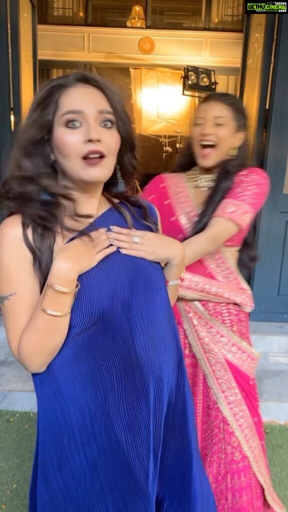 Mansi Srivastava Instagram - Exactly the opposite energy i have for Monday . Pls dont go by what u see in this video 🤣🤪 PS: Offscreen #dimpy and #saavi are Nuts 😅😭