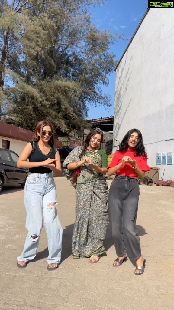Mansi Srivastava Instagram - International Dance day vibes 💃 With @fenil_umrigar and @aayushreesangle_ Great content shot by @rishi_saxena_official 👏