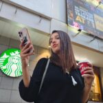 Mansi Srivastava Instagram – Haters will say i did it purposely 🥤

Well
Just teasing my old love @starbucksindia 💙
Hello @timhortonsindia 😅
