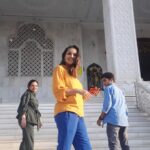 Mansi Srivastava Instagram – Bright and sunny day out with family 💙☀️☀️☀️

@sheril._dawra @geeta_dawra @jntejwani @_.dawra._ (no thanks ) 

💙💙💙💙

#ootd 

@aadews__ 
Pr @maverick.communication01