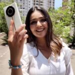 Mansi Srivastava Instagram – Got my hands on this Beauty with Brains. 🤩 #realme11proseries5g #200mpzoomtothenextlevel