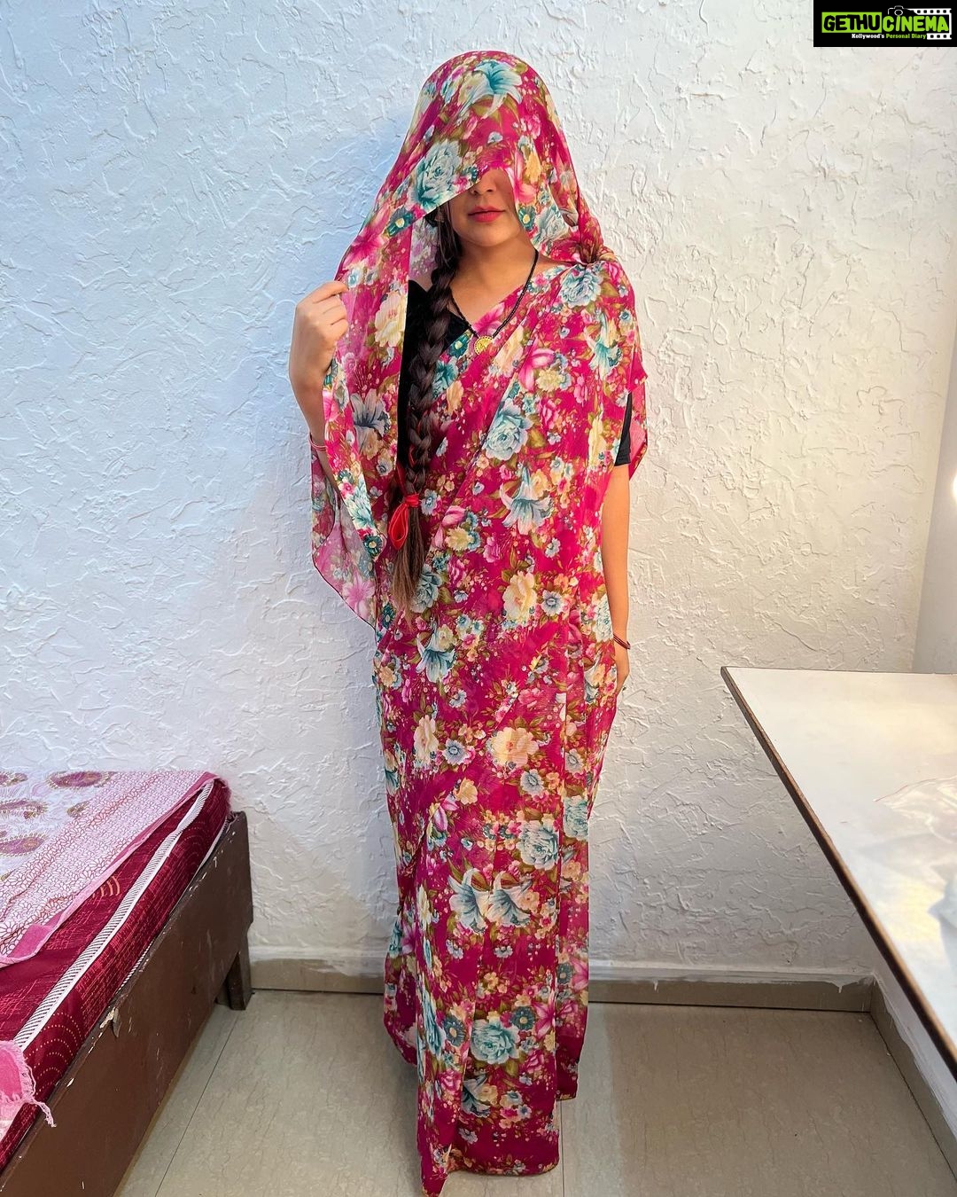 Mansi Srivastava Instagram - #ghoonghat looktests be like !! 😅😅