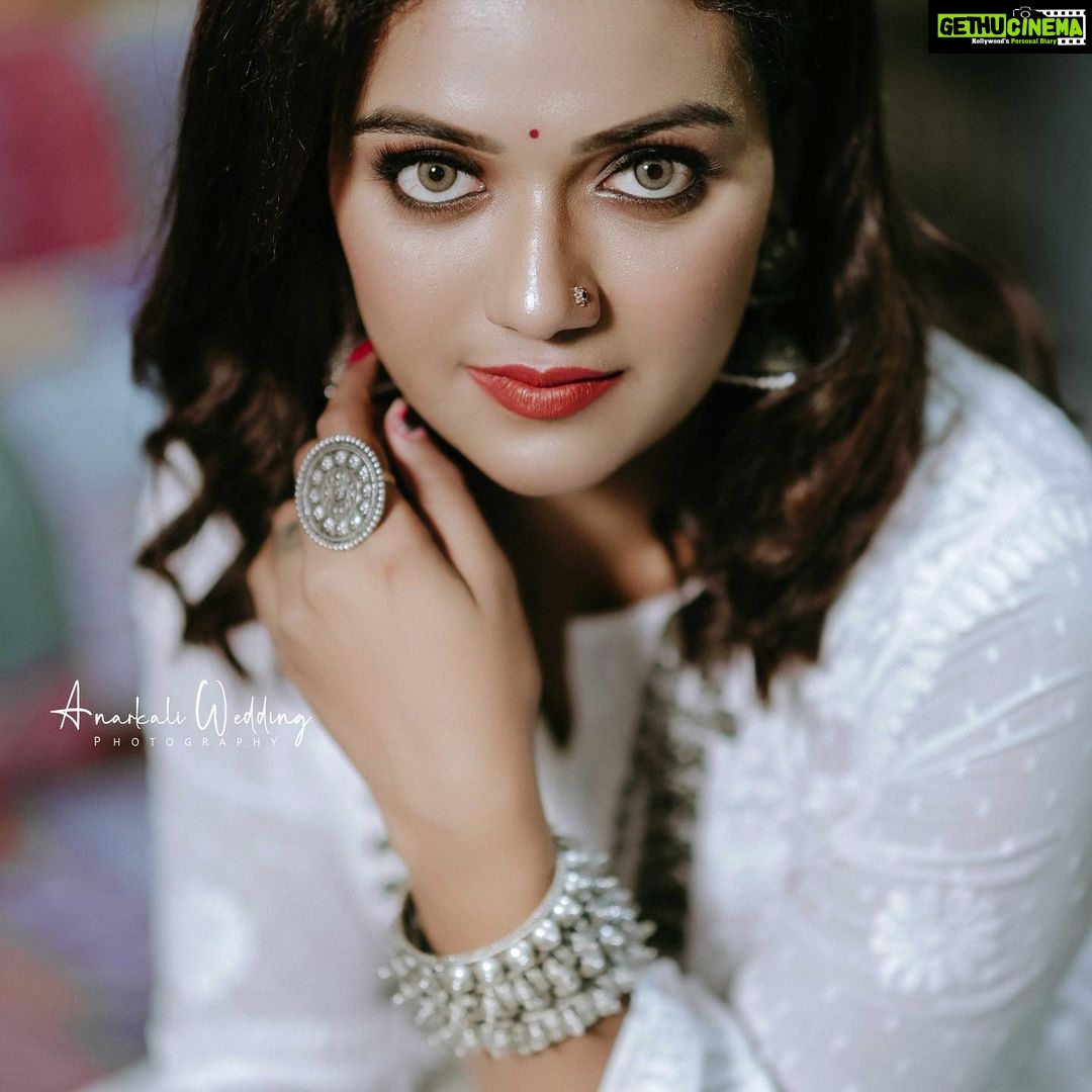 Mareena Michael Kurisingal Instagram - Phototaken @anarkali_wedding_photography Mua @nashash_makeover Costume @chikankariaffair