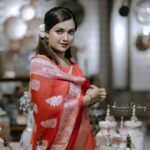 Mareena Michael Kurisingal Instagram - my love for this saree is neva gonna end tnk u @meadow_by_priyanka for this beautfl chiffon banarasi saree captured @anarkali_wedding_photography mua @nashash_makeover