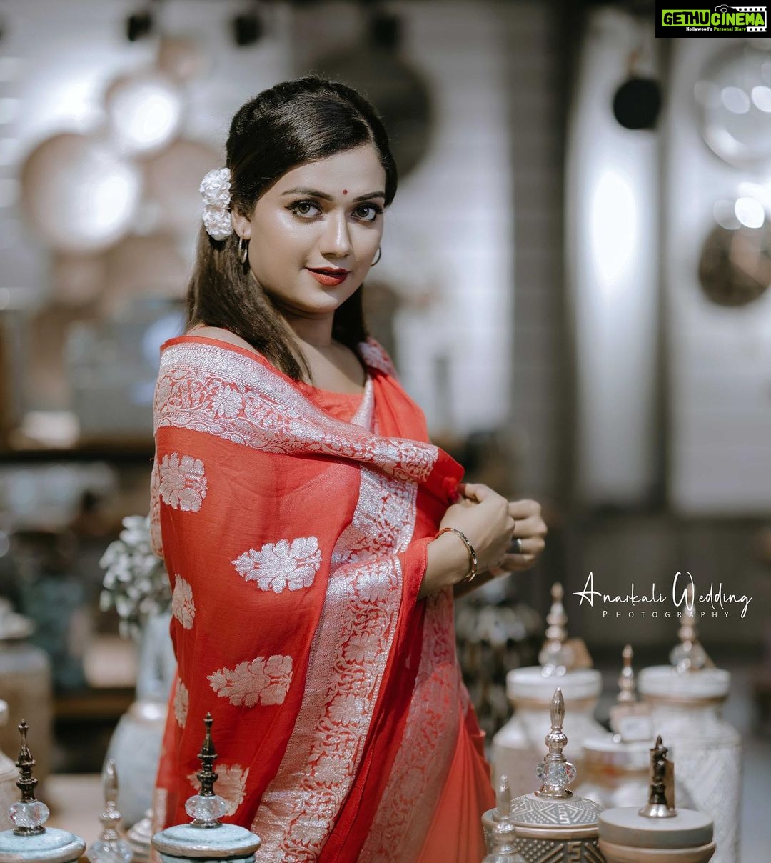 Mareena Michael Kurisingal Instagram - my love for this saree is neva gonna end tnk u @meadow_by_priyanka for this beautfl chiffon banarasi saree captured @anarkali_wedding_photography mua @nashash_makeover