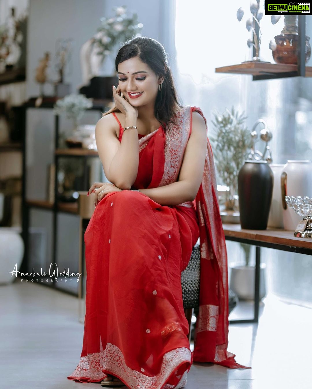 Mareena Michael Kurisingal Instagram - Photography @anarkali_wedding_photography Costume @meadow_by_priyanka Make up nd hair @nashash_makeover