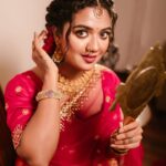 Mareena Michael Kurisingal Instagram - ❤️make up and styling @ashif_marakkar photography @_psychofotographer_ costume @kanakadara_ jewellery @anokhi_priyakishore location @voye_homes #bidereels #trending #actress #mallu #malayalam #telugu #telugucinema #teluguactress