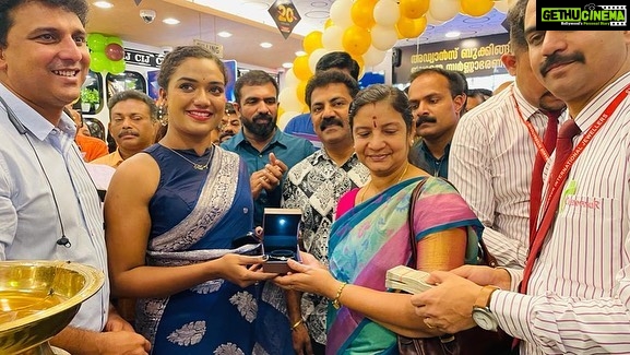Mareena Michael Kurisingal Instagram - first nd second sale @chemmanur_jewellers_official saree @meadow_by_priyanka